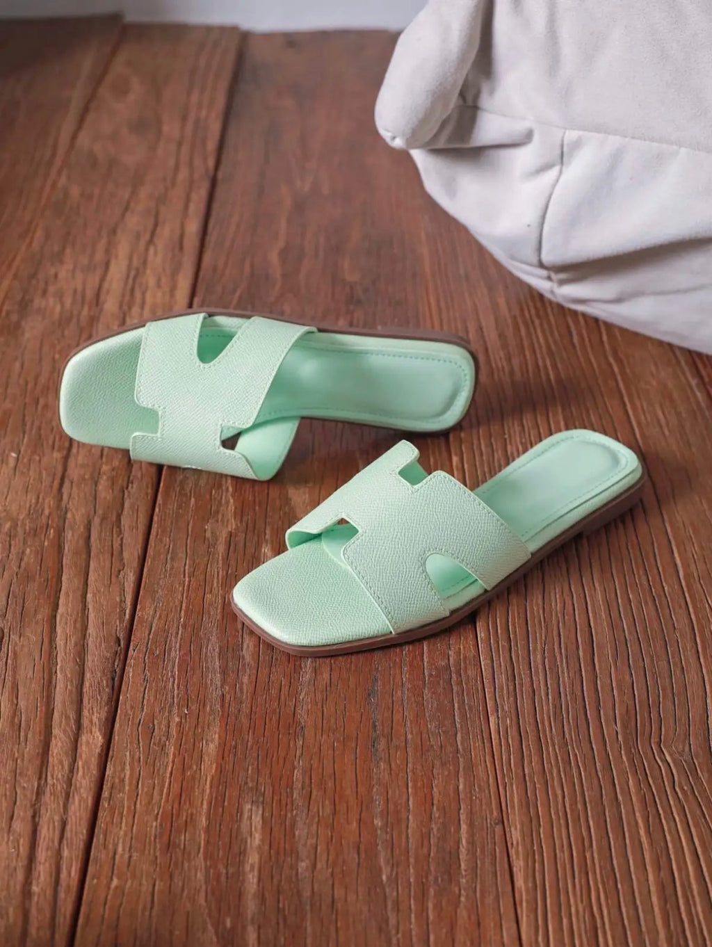 Sandales Plates Vert Sauge Élégance