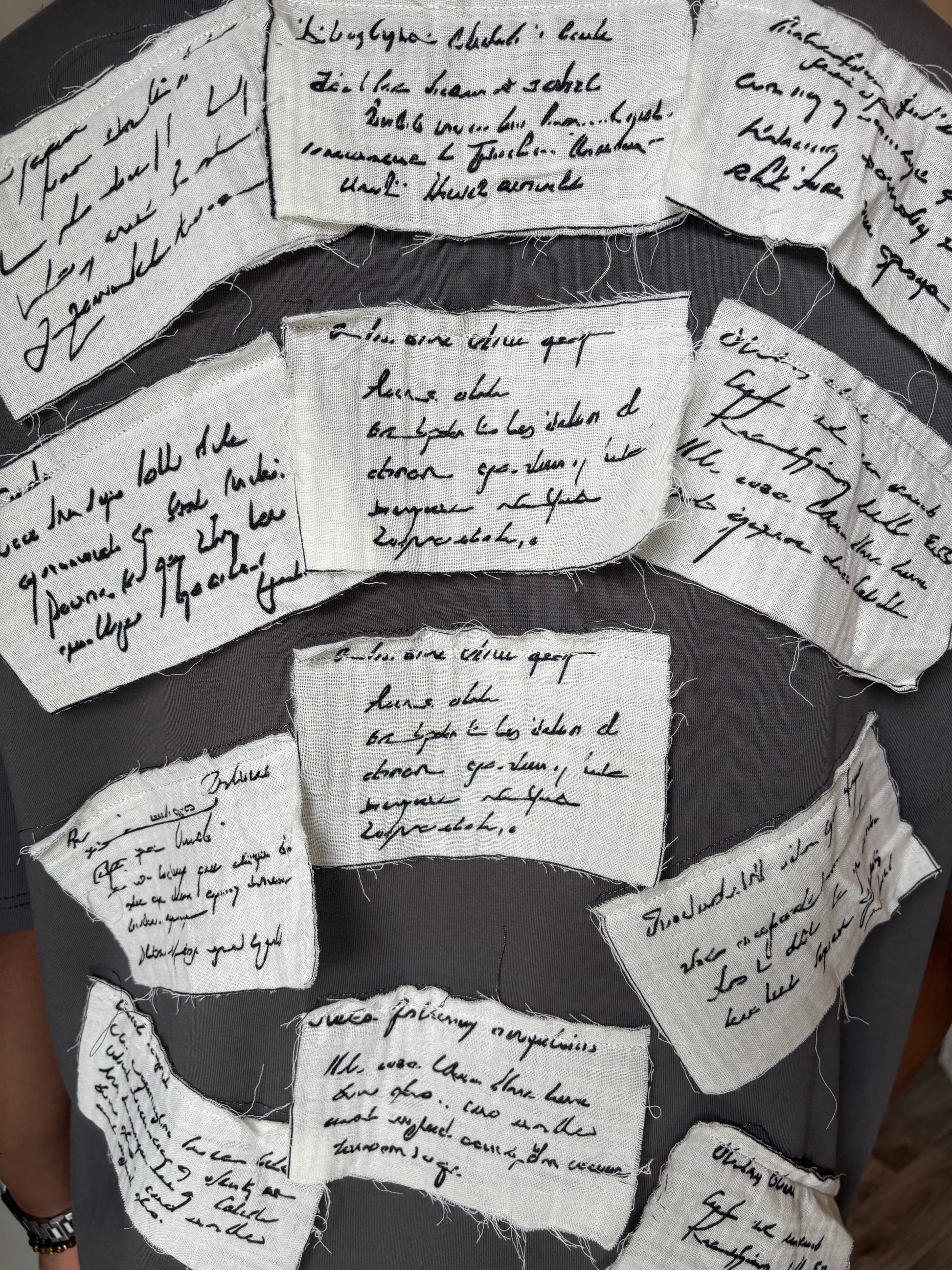 T-shirt “Write the Name” Gris - Édition Limitée