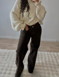 PANTALON DROIT A OEILLETS